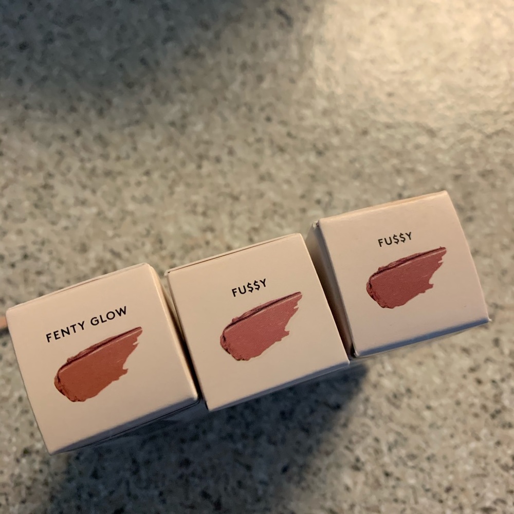 Fenty gloss bomb